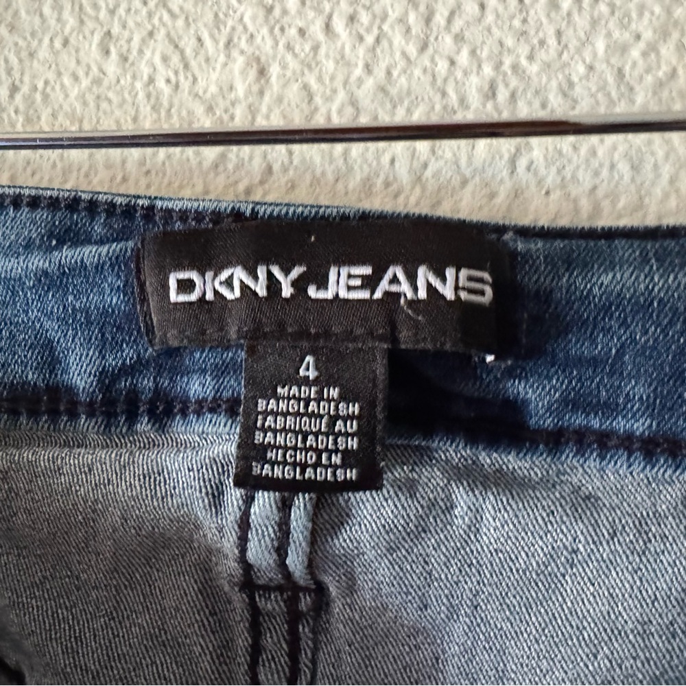DKNY Jeans Women's Blue Denim Bermuda Cuffed Shorts Everyday Summer Style Size 4 - Picture 8 of 12